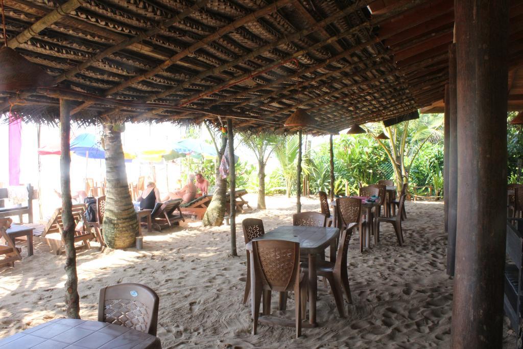 Warahena Beach Hotel Bentota Exterior photo